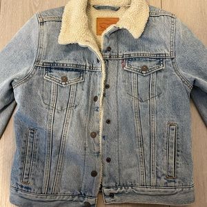 Levi’s Sherpa Trucker Jacket. Womens Size small worn once